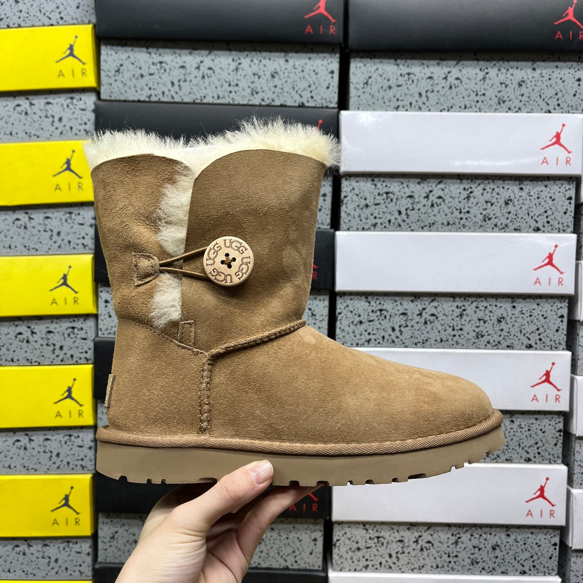UGG Chestnut Button-Detail Short Boots