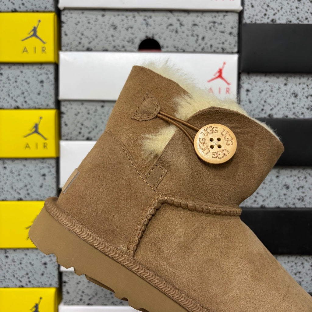 UGG Chestnut Button-Detail Short Boots